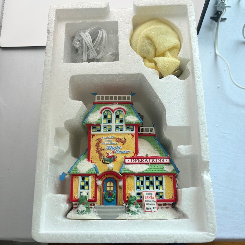 Dept 56 North Pole Series Around the World in 24 Hours Flight Center 56.56790 - Picture 6 of 8